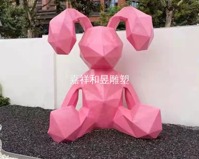 卡通兔子雕塑