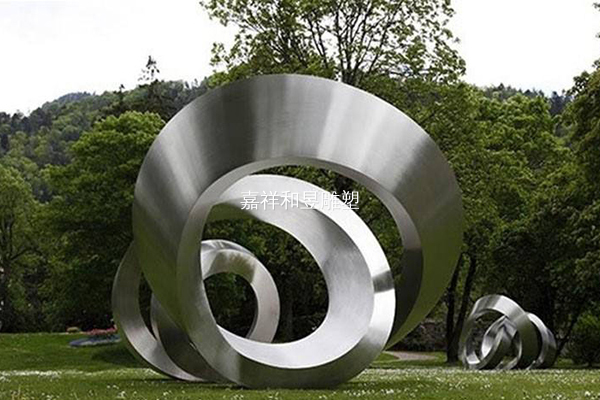 山東不鏽鋼雕塑廠家生産注意事(shì)項